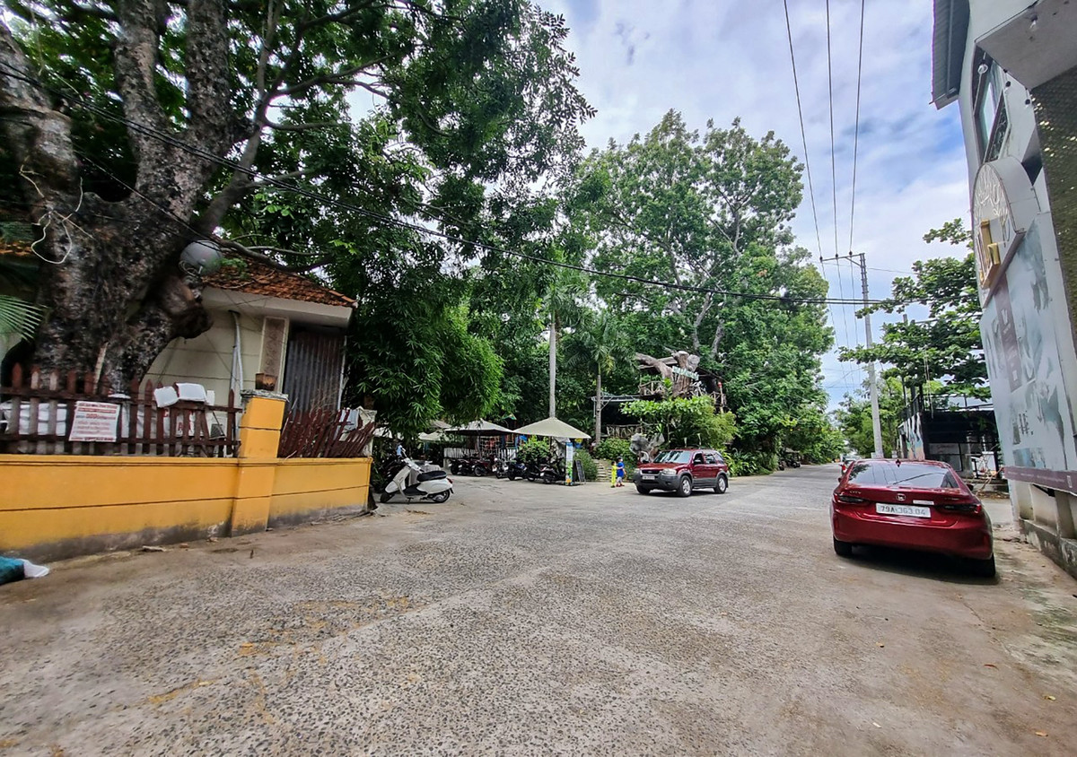 Khu đất quốc phòng ở hẻm 75B, đường Nguyễn Thị Minh Khai nay là tổ hợp nhà hàng, cà phê cũng được xác định không phù hợp với quy hoạch sử dụng đất.