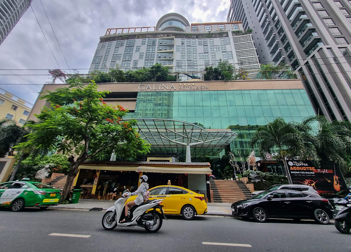 Khu đất tiếp theo rộng 2.953 m2, ở số 5 Hùng Vương, TP Nha Trang. Hiện, đây là dự án Tổ hợp khách sạn 4 sao Galina Hotel &amp; Spa, đã đi vào hoạt động nhiều năm nay.