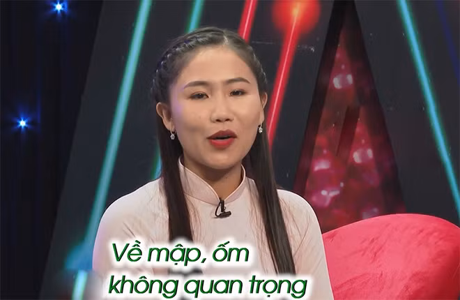 “Em trải qua 3 mối tình, mối tình đầu tiên là mối tình đơn phương, mối tình thứ hai được 1 năm và mối tình thứ ba quen gần 3 năm chia tay có lẽ do hết duyên. Em cần bạn nam ở sự chân thành, chung thủy, biết quan tâm, chăm sóc, chia sẻ với mọi người xung quanh, có lòng lương thiện. Trong công việc có ý chí cầu tiến, phấn đấu trong tương lai. Em không quan trọng mập, ốm nhưng có thịt da chút xíu”, cô nàng 1m56 chia sẻ.