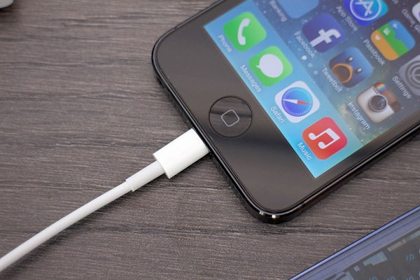 3 thói quen phá hủy pin điện thoại và mẹo khắc phục - Hình 2 3 thoi quen pha huy pin dien thoai va meo khac phuc-Hinh-2