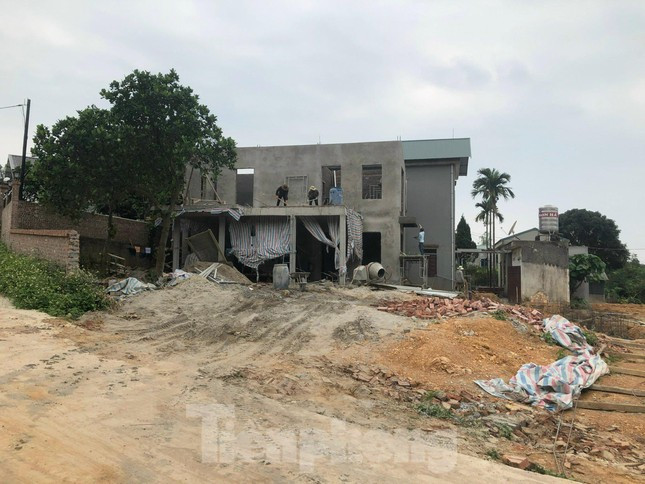 Tại một địa điểm gần với khu vực chính quyền cưỡng chế năm 2019 hiện đã tiếp tục xây dựng