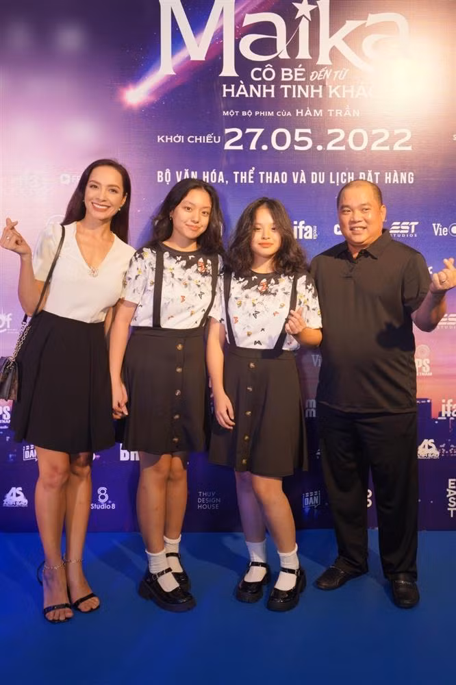 Nha Phuong mot minh giua loat gia dinh Vbiz hao hung khoe con-Hinh-8