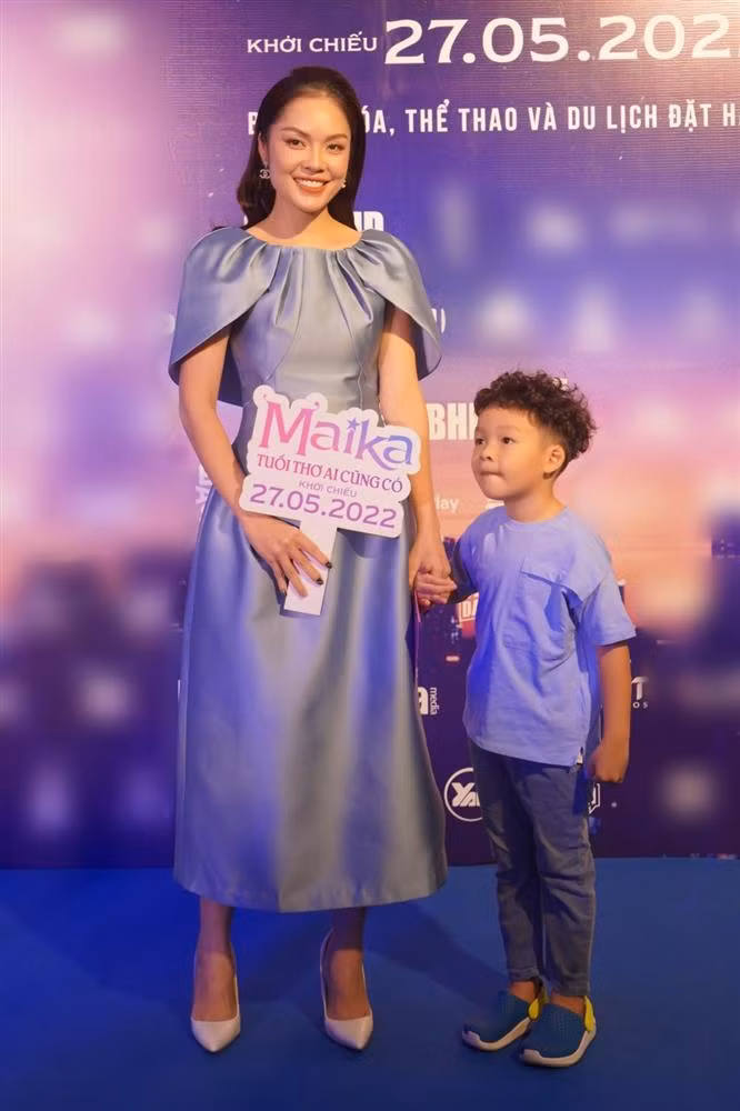 Nha Phuong mot minh giua loat gia dinh Vbiz hao hung khoe con-Hinh-6