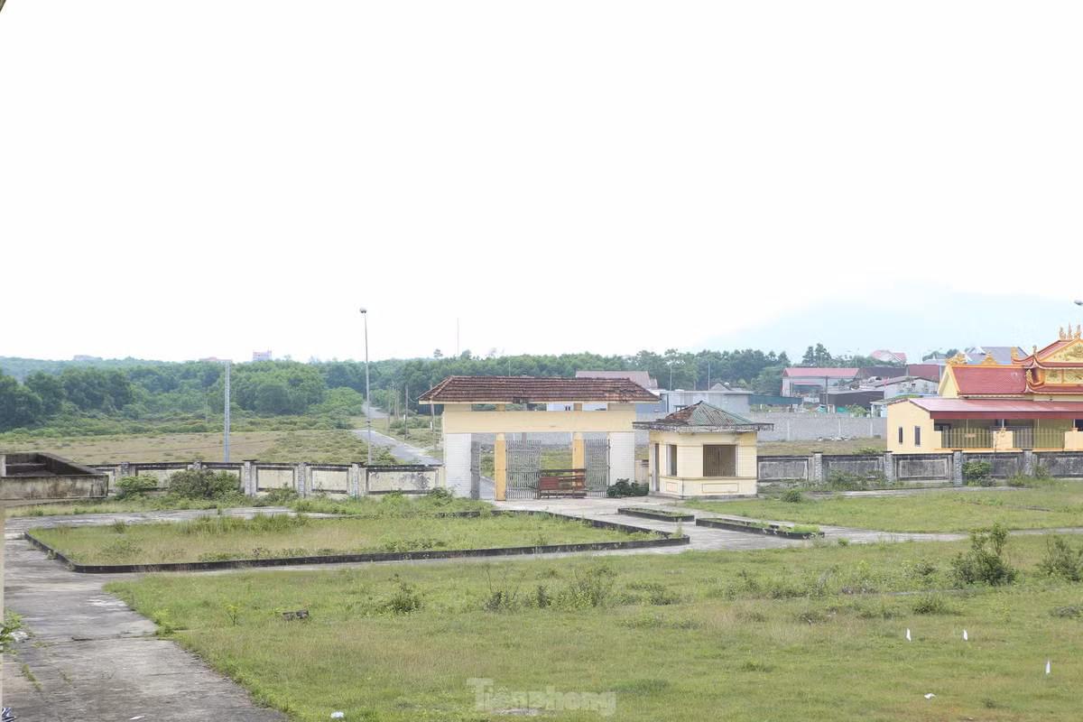 Theo tìm hiểu, vào năm 2010 UBND tỉnh Hà Tĩnh có chủ trương lập khu tái định cư Tân Phúc Thành (phường Kỳ Trinh, thị xã Kỳ Anh) để di dời những hộ dân ở xã Kỳ Lợi nằm trong quy hoạch xây dựng các dự án ở Khu kinh tế Vũng Áng.