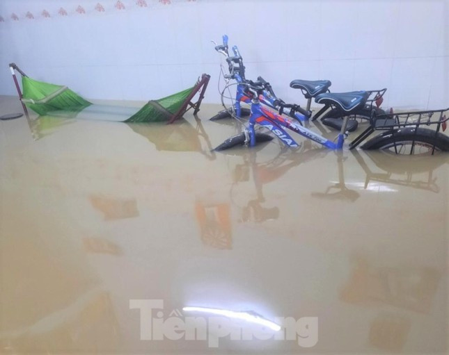 Ngoài ra, Bình Dương triển khai xây dựng cống Bình Nhâm (TP Thuận An) có vốn đầu tư gần 300 tỷ đồng cùng với hệ thống cống, đê bao An Sơn – Lái Thiêu dài khoảng 12,7km (ven sông Sài Gòn) có nhiệm vụ ngăn lũ, triều cường và xả lũ hồ Dầu Tiếng để chống ngập cho toàn bộ vùng rộng 2.690ha. Công trình tiếp nhận tiêu thoát nước từ lưu vực thoát nước của dự án Trục thoát nước Chòm Sao - Suối Đờn với diện tích 1.596ha.