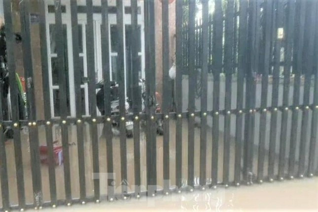 Theo đánh giá của UBND tỉnh Bình Dương, có nhiều nguyên nhân dẫn đến tình trạng ngập úng, trong đó công tác duy tu, bảo dưỡng, nạo vét kênh, rạch, các hệ thống thoát nước và công tác phối hợp quản lý đô thị chưa tốt. Ngoài ra, nguồn vốn đầu tư xây dựng các công trình, dự án mới, nạo vét khơi thông dòng chảy còn hạn chế so với yêu cầu đầu tư đồng bộ. Hệ thống thoát nước dọc hai bên các tuyến đường trục chính đô thị đang bị quá tải, xuống cấp và không bảo đảm khả năng thoát nước.