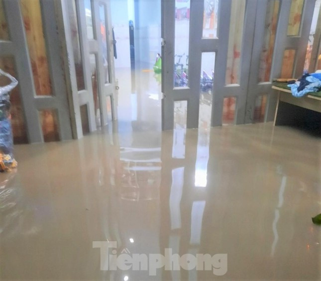 Bên cạnh đó, triển khai thực hiện 4 cống kiểm soát triều còn lại trên địa bàn TP.Thuận An với tổng kinh phí dự kiến 1.364 tỷ đồng, trong đó có cống kiểm soát triều rạch Bà Lụa - Vàm Búng, cống kiểm soát triều rạch Lái Thiêu - Vĩnh Bình. Ngoài ra, nhằm xử lý nhanh các điểm ngập, Bình Dương đã triển khai đầu tư xây dựng hệ thống trục thoát nước khu vực; dự án hệ thống tiêu nước KCN Sóng Thần - Đồng An và vùng phụ cận; dự án hệ thống thoát nước Dĩ An và KCN Tân Đông Hiệp; dự án trục thoát nước Chòm Sao - Suối Đờn chiều dài khoảng 11,5km kênh bê tông; cải tạo, nâng cấp hệ thống thoát nước Bình Hòa.