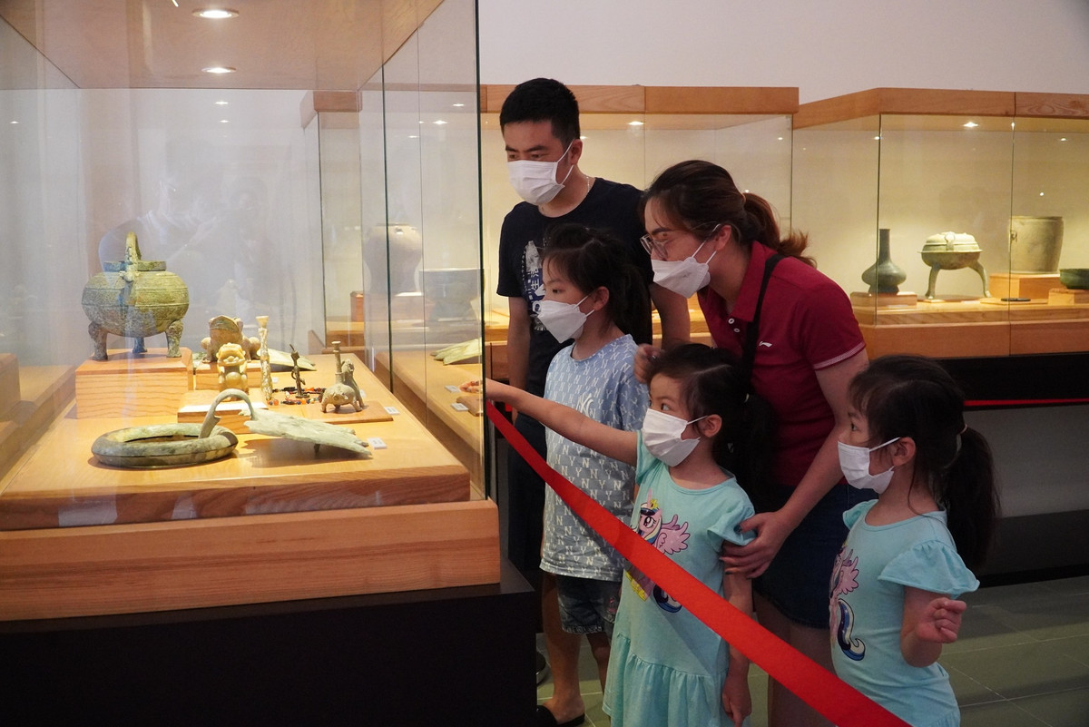 Cổ vật được sắp đặt theo không gian văn hóa, tái hiện các giai đoạn lịch sử.