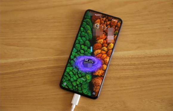 Dung mu quang chay theo xu huong khi mua dien thoai-Hinh-2