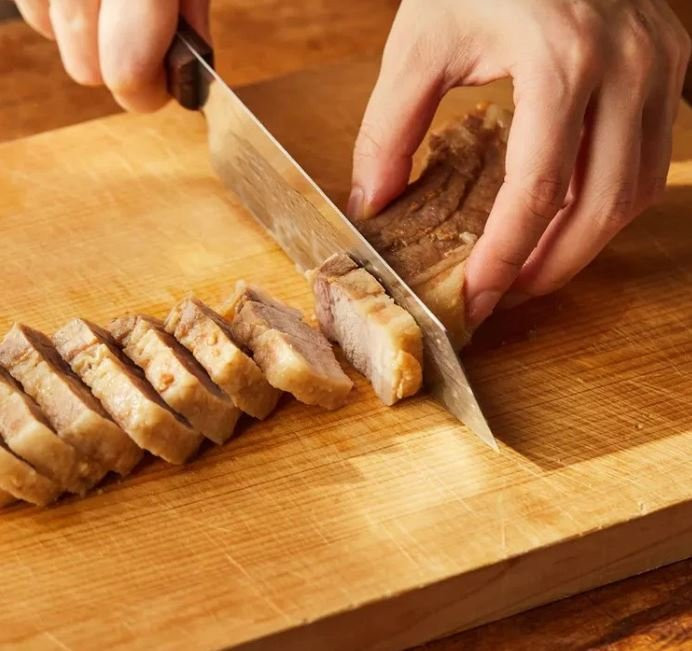 Luộc thịt không cần một giọt nước vẫn ngọt mềm, không khô, không hôi - Hình 2 Luoc thit khong can mot giot nuoc van ngot mem, khong kho, khong hoi-Hinh-2