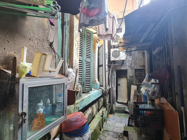 Toàn bộ các hộ dân vẫn sử dụng vệ sinh chung tại tầng 1