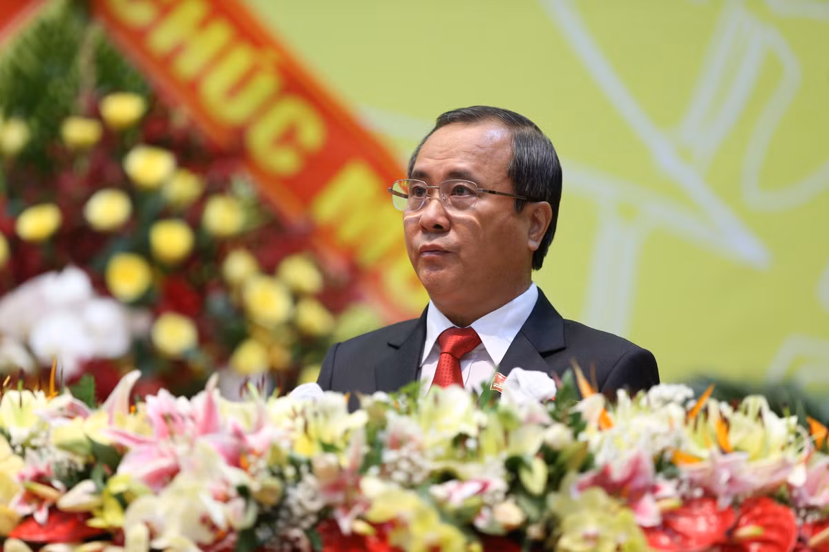 Truoc khi bi bat 18 ngay, cuu Bi thu Binh Duong Tran Van Nam va vo ly hon