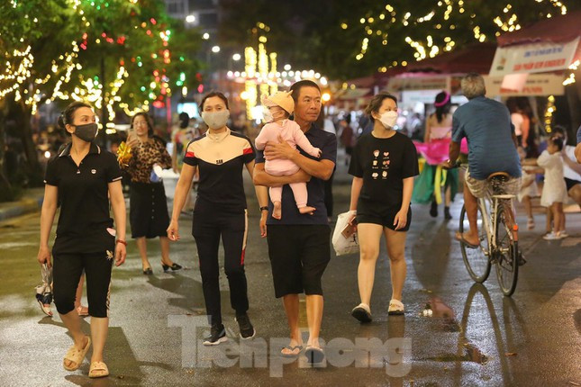 Quận sẽ tập trung xây dựng những sản phẩm du lịch văn hóa, các chương trình biểu diễn nghệ thuật, trình diễn đường phố có chủ đề về cố nhạc sĩ Trịnh Công Sơn.