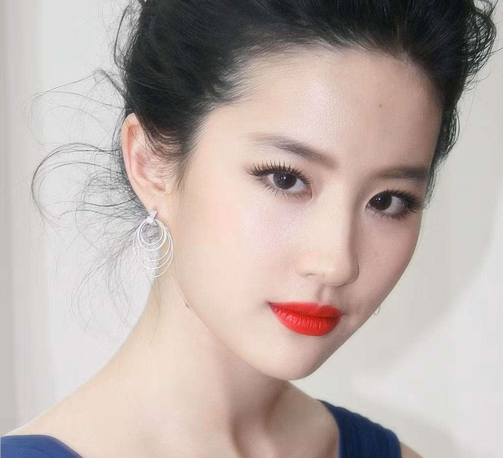 Phần lớn những người phụ nữ sở hữu nét tướng này đều dễ gặt hái thành công vào độ tuổi trung niên. 