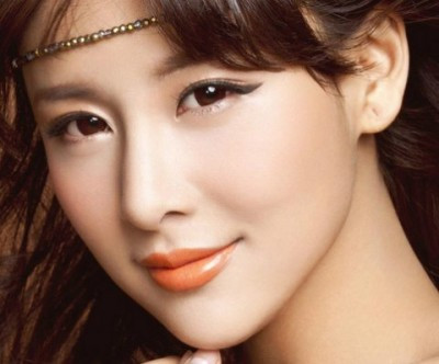  Sống mũi thẳng. Những người phụ nữ có tướng mũi thẳng, không có khuyết tật hay cong vẹo thường có xu hướng thành đạt trong sự nghiệp. Họ có nhiều cơ hội để phát triển bản thân mình. Không chỉ có danh lợi vượng mà họ còn có sức khỏe dồi dào, ít ốm đau bệnh tật. Dự báo sống rất trường thọ. Cuộc sống của họ trôi qua một cách êm đềm, ít khi gặp khó khăn, trắc trở. 