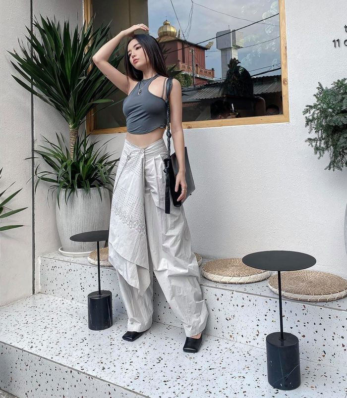 Bích Phương khiến dân tình mắt tròn mắt dẹt với màn khoe dáng căng mướt, siêu gợi cảm - Hình 9 Bich Phuong khien dan tinh mat tron mat det voi man khoe dang cang muot, sieu goi cam-Hinh-9