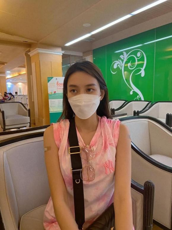 Hoa hau Thuy Tien tiem nham vaccine va cai ket khien ai cung phai thon dum-Hinh-2