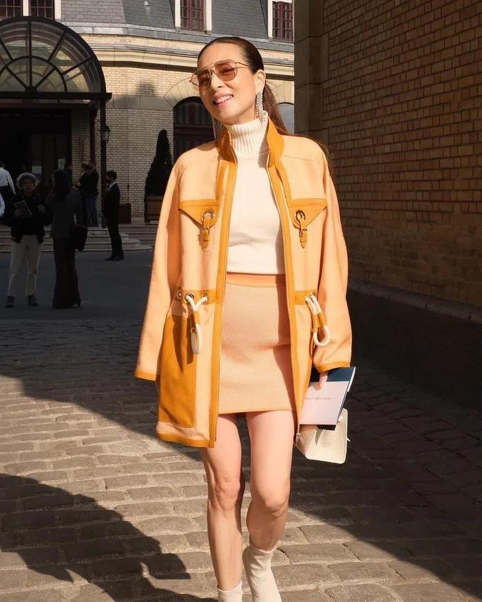 Nualphan Lamsam xuất thân từ một trong những gia tộc giàu nhất Thái Lan - Lamsam. Gia tộc của cô sáng lập nên ngân hàng Kasikornbank. Cô hiện làm chủ một công ty bảo hiểm nhân thọ và là đại sứ cho các thương hiệu mỹ phẩm, trang sức.