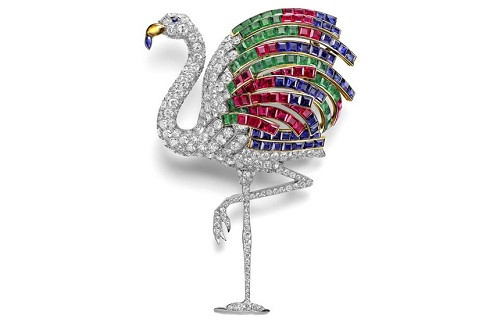 Cây trâm này cao 9,65cm, dài 9,59 cm là món quà của nhà vua Edward tặng cho công tước trước khi thoái vị. Đồng thời, đây cũng là một trong những tác phẩm xuất sắc của nhà thiết kế Jeanne Toussaint.