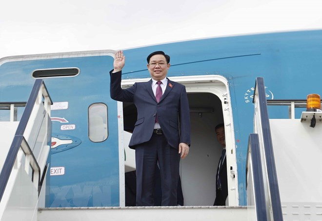 Chủ tịch Quốc hội đến London, bắt đầu thăm chính thức Vương quốc Anh - Hình 2 Chu tich Quoc hoi den London, bat dau tham chinh thuc Vuong quoc Anh-Hinh-2