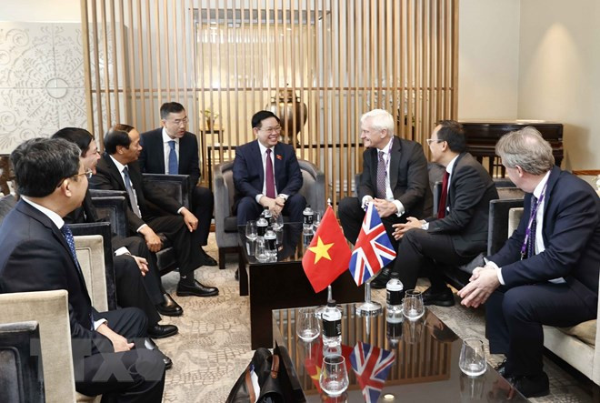 Chủ tịch Quốc hội đến London, bắt đầu thăm chính thức Vương quốc Anh - Hình 8 Chu tich Quoc hoi den London, bat dau tham chinh thuc Vuong quoc Anh-Hinh-8