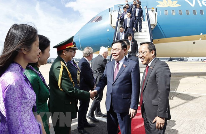 Chủ tịch Quốc hội đến London, bắt đầu thăm chính thức Vương quốc Anh - Hình 6 Chu tich Quoc hoi den London, bat dau tham chinh thuc Vuong quoc Anh-Hinh-6