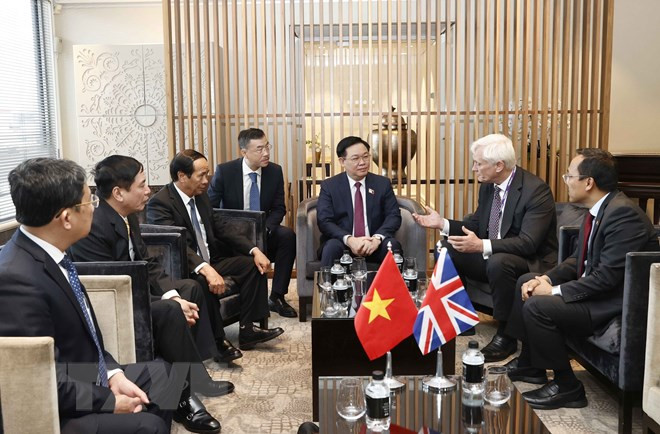 Chủ tịch Quốc hội đến London, bắt đầu thăm chính thức Vương quốc Anh - Hình 9 Chu tich Quoc hoi den London, bat dau tham chinh thuc Vuong quoc Anh-Hinh-9