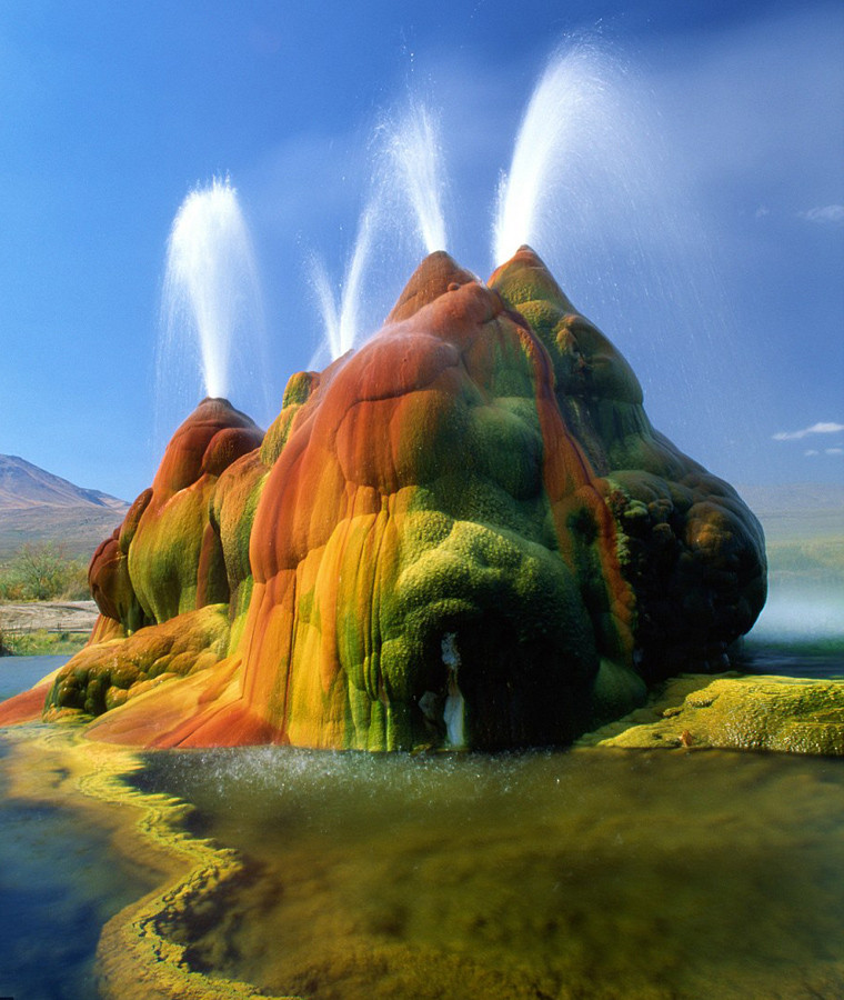  Khi đến nơi đây tham quan, khám phá, du khách như lạc vào trong một bộ phim khoa học viễn tưởng. Người ta hoàn toàn có thể nhìn thấy nó khi đến sa mạc Nevada. Nó cách Gerlach, Washoe County khoảng 20 dặm về phía Bắc.