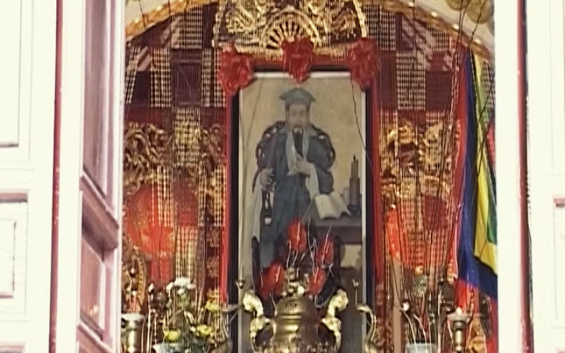 Vi Hoang giap nuoc Viet duoc Can Long men tai, la ai?-Hinh-3