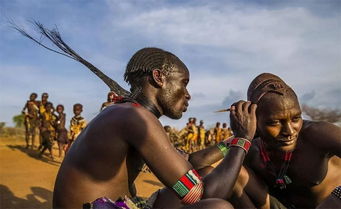 Kinh ngạc bộ lạc nguyên thủy châu Phi sinh con như... gà đẻ trứng - Hình 3 Kinh ngac bo lac nguyen thuy chau Phi sinh con nhu... ga de trung-Hinh-3