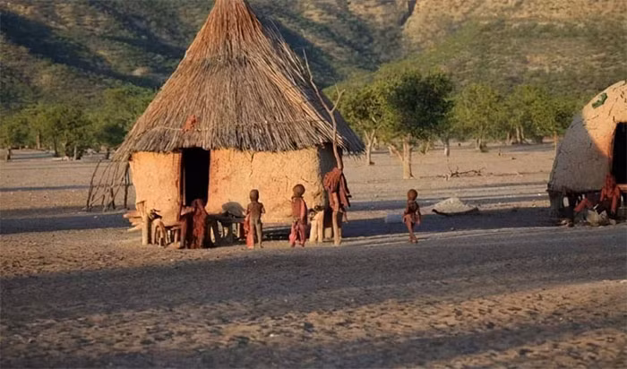 Kinh ngạc bộ lạc nguyên thủy châu Phi sinh con như... gà đẻ trứng - Hình 4 Kinh ngac bo lac nguyen thuy chau Phi sinh con nhu... ga de trung-Hinh-4