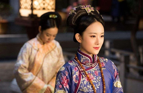 Sau khi chào hỏi thái hậu, họ có chút thời gian dành cho riêng mình, nhưng trong thời đại không có Internet và các sản phẩm điện tử, họ chỉ có thể giết thời gian bằng nghề thêu thùa, chơi cờ, vẽ tranh, luyện chữ, đọc sách và chăm sóc hoa...