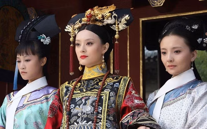 Muốn có địa vị ổn định trong hậu cung, chỉ có thể nhờ vào sự sủng ái của hoàng đế. Nhưng chắc chắn các phi tần khác cũng sẽ ghen tị và làm hại người được hoàng đế sủng ái.