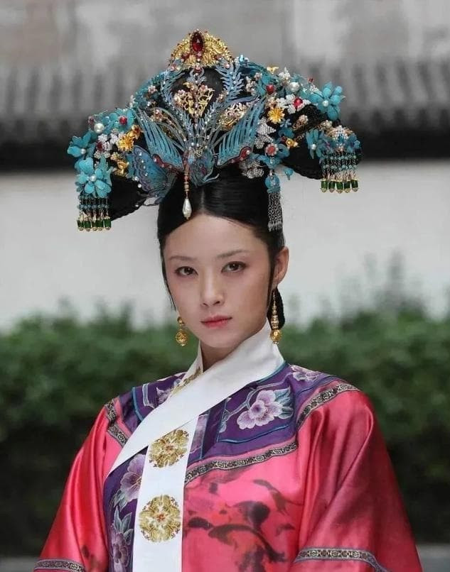 Muốn sống trong hậu cung thì phải trải qua sự rèn luyện, dạy bảo từ các cung nữ có kinh nghiệm thâm niên và vượt qua thử thách và hiểu các quy tắc mới có thể có được chỗ đứng vững chắc.