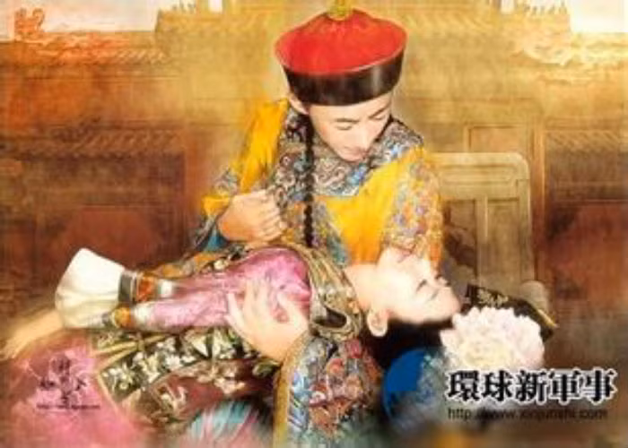 Nhưng chính tình yêu của Thuận Trị đã trở thành gánh nặng cho nàng. Nàng cảm thấy vô cùng mêt mỏi với cuộc sống chốn thâm cung. Lao lực quá độ đã khiến nàng từ giã cõi đời vào 23/9/1966 tức tháng 8 năm thứ 17 Thuận Trị. Đổng phi mất đi, đó là cú sốc vô cùng to lớn với Thuận Trị. Cơ thể ông ta ốm yếu suy kiệt, không thể khống chế nổi tình cảm của mình, lúc nào cũng chỉ muốn tìm đến cái chết, chẳng màng chuyện gì. Ngày đêm luôn có người canh giữ không để ông ta tự sát.