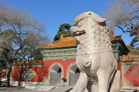 Theo lịch sử, đây là nơi mai táng sáu đời tổ tiên gồm tổ Mãnh Đặc Mặc, tằng tổ Phúc Mãn, tổ phụ Giác Xương An, phụ thân Tháp Khắc Thế, bá phụ Lễ Đôn, thúc phụ Tháp Sát Thiên Cổ và các phúc tấn của thái tổ triều Thanh - Nỗ Nhĩ Cáp Xích. Vào năm thứ 5 Thuận Trị, thế tổ triều Thanh truy phong Mãnh Đặc Mặc là “Triệu Tổ Nguyên Hoàng đế”, Phúc Mãn là “Hưng Tổ Trực Hoàng đế”, Giác Xương An là “Cảnh Tổ Dực Hoàng đế”, Tháp Khắc Thế là “Hiển Tổ Tuyên Hoàng đế” đồng thời truy phong cho Lễ Đôn là Võ công quận vương, Tháp Sát Thiên Cổ là Khác cung bối lặc.