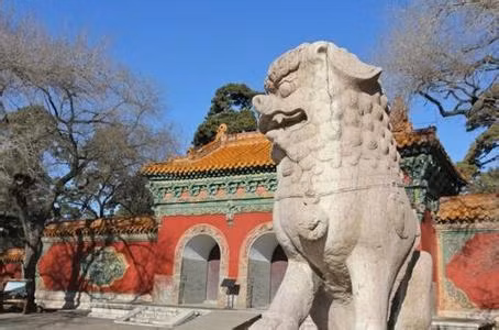 Theo lịch sử, đây là nơi mai táng sáu đời tổ tiên gồm tổ Mãnh Đặc Mặc, tằng tổ Phúc Mãn, tổ phụ Giác Xương An, phụ thân Tháp Khắc Thế, bá phụ Lễ Đôn, thúc phụ Tháp Sát Thiên Cổ và các phúc tấn của thái tổ triều Thanh - Nỗ Nhĩ Cáp Xích. Vào năm thứ 5 Thuận Trị, thế tổ triều Thanh truy phong Mãnh Đặc Mặc là “Triệu Tổ Nguyên Hoàng đế”, Phúc Mãn là “Hưng Tổ Trực Hoàng đế”, Giác Xương An là “Cảnh Tổ Dực Hoàng đế”, Tháp Khắc Thế là “Hiển Tổ Tuyên Hoàng đế” đồng thời truy phong cho Lễ Đôn là Võ công quận vương, Tháp Sát Thiên Cổ là Khác cung bối lặc.