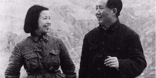 Cuối tháng 8/1938, Lam Bình được văn phòng bát lộ quân ở Tây An giới thiệu đến Diên An. Sau khi đến Diên An, Lam Bình yêu cầu khôi phục lại đảng tịch của mình, Trung ương Đảng đã tiến hành thẩm tra và tháng 11 cô bắt đầu vào học tại trường Đảng của Trung ương Đảng.