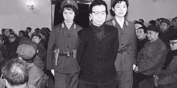 Theo Lâm Khắc thì khi “Đại cách mạng văn hóa” bắt đầu nổ ra, Mao Trạch Đông và Giang Thanh đã ly thân, ông đã chuyển sang sống ở phòng khác. Nhưng mối quan hệ vợ chồng của họ vẫn còn trên pháp lý, bởi vì nó vẫn cần thiết cho chính trị.