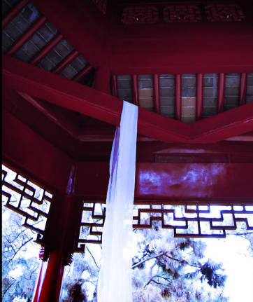 Thật nực cười đã mấy tháng, thậm chí cả năm không được sủng hạnh sao lại có mang mà sảy thai. Thuận Trị nổi trận lôi đình, hai ngày sau nàng Thạc quý phi treo cổ chết, Thái giám Vương Nhân cũng chết bất đắc kì tử. Một câu hỏi đặt ra “Vì sao Thạc quý phi không yên phận làm một quý phi đường đường chính chính mà lại đi tư thông dâm tình với một thái giám thân phận thấp hèn?”.