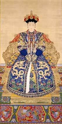 Sau khi diệt được Ngao Bái, Khang Hy đích thân lo việc triều chính và cũng không cần nhờ đến thế lực của gia tộc Khoa Nhĩ Thấm nữa. Cởi được nút thắt chính trị thì tình cảm giữa hoàng thượng và hoàng hậu cũng tự nhiên không còn được thắm thiết như xưa nữa. Ảnh: Chân dung Hiếu Thành Nhân Hoàng hậu Hách Xá Lý Thị.