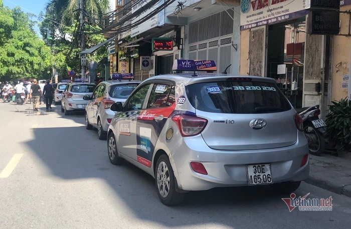 Ô tô dừng quá 5 phút sẽ bị phạt: Cánh tài xế nói gì? ảnh 1