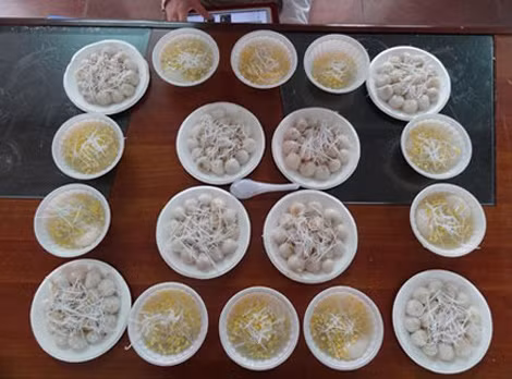 Bánh trôi được nhiều gia đình dâng cúng Rằm tháng Giêng để mong mọi việc trôi chảy, hạnh phúc tròn đầy.