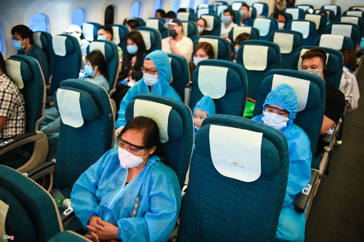 Kien nghi tam ngung cac chuyen bay, tau hoa cho khach di, den TP.HCM