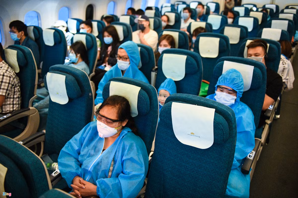 Kien nghi tam ngung cac chuyen bay, tau hoa cho khach di, den TP.HCM