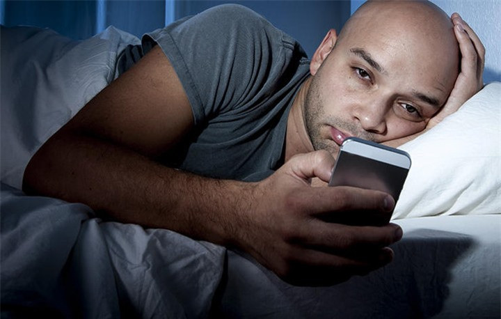  Thiếu ngủ: Việc mất ngủ ảnh hưởng rất lớn đến nồng độ testosterone, gây sa sút nặng nề về mặt thể chất và tinh thần, góp phần giảm độ hưng phấn trong chuyện yêu.