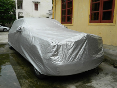 Siêu xe Rolls – Royce Phantom đang được niêm phong tại trụ sở CA huyện Nam Đàn, chờ khám nghiệm.