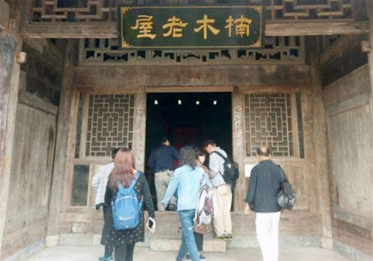 Quyết không bán ngôi nhà tổ tiên để lại, giá trị thật gây bất ngờ - Hình 2 Quyet khong ban ngoi nha to tien de lai, gia tri that gay bat ngo-Hinh-2