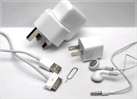 Apple mua lại sạc của hãng thứ 3. Apple đang bắt đầu chiến dịch mua lại sạc do bên thứ 3 sản xuất sau sự cố người dùng bị điện giật chết do mua phải sạc điện do bên thứ 3 sản xuất tại Trung Quốc. Mỗi sạc điện không phải của Apple sẽ được mua lại với giá 10 USD.
