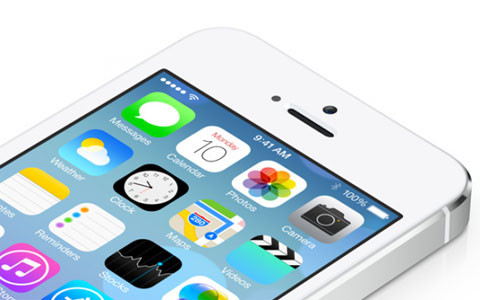Apple ra mắt iOS 7 vào ngày 10/9. Thông tin này được khẳng định trong bức thư của công ty Nuance,công ty phát triển Siri, gửi tới các nhà phát triển, trong đó khẳng định hệ điều hành này ra mắt ngày 10/9.